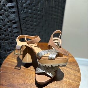Stylish Tan and Gold Women's Sandals
